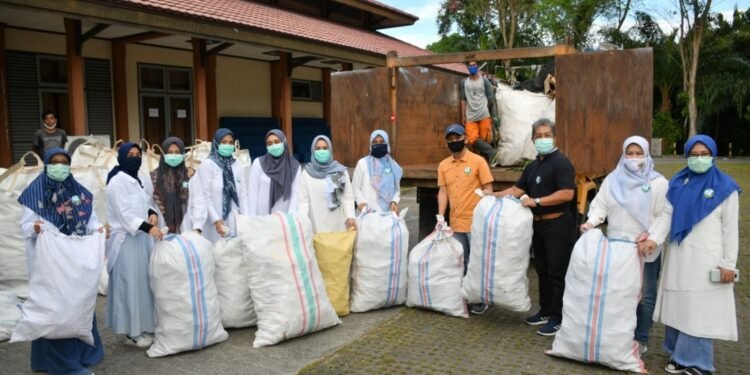 Peringati World Cleanup Day 2020, PIKA Pupuk Kaltim Kumpulkan 255 Kilogram Sampah Plastik