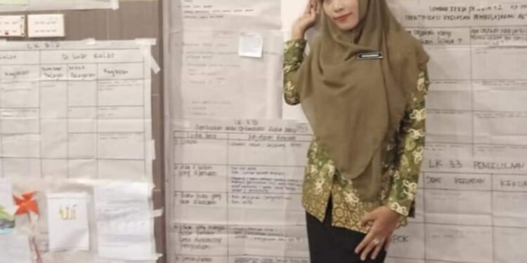 Evi, Guru Asal Sulteng yang Masuk Tim Penyusun LKS PJJ Bontang