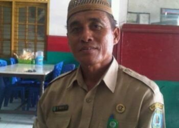 Picu Kesadaran Pedagang, UPT Pasar Diskop UKMP Bontang Pasang Stiker Vaksinasi di Lapak