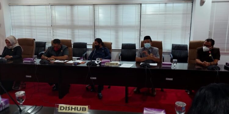 Dikeluhkan Warga Karena Timbulkan Kemacetan, Anggota DPRD Bontang Pertanyakan Izin Pasar Seng