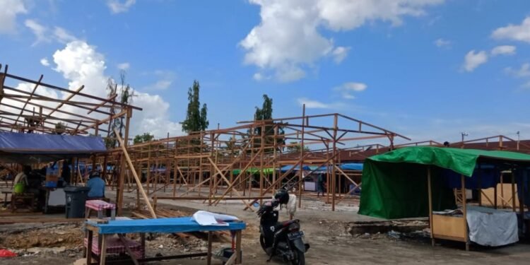 Pembangunan Lapak Sementara Pasar Lok Tuan Ditargetkan Rampung Sebelum Bulan Puasa