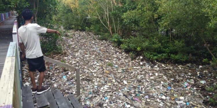 Wisata Mangrove Berbas Pantai Darurat Sampah, Camat Bontang Selatan Siap Terjun