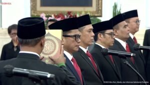 presiden-joko-widodo-melantik-menteri-sejumlah-wamen-dan-anggota-wantimpres-sisa-masa-jabatan-2019-2024-pada-senin-1772023-5_169