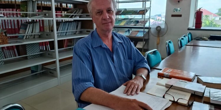 Kisah Michael Hopes, Pria Asal Australia yang Habiskan Setengah Hari Kunjungi DPK Kaltim Demi Sejarah Kebudayaan Kaltim