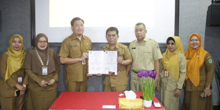 Bappeda Kaltim Serahkan Arsip Statis Periode 2004-2015 Kepada DPK Kaltim