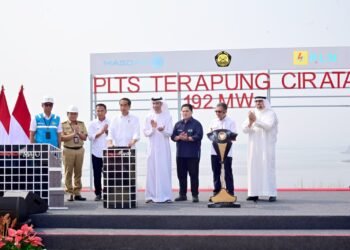 Resmikan PLTS Terapung Cirata, Jokowi: Bisa Cukupi Kebutuhan Listrik 50 Ribu Rumah Tangga