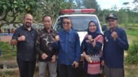 Bupati Ardiansyah Serahkan 2 Unit Ambulance untuk 2 Desa di Kaubun