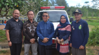 Pemkab Kutim Serahkan 2 Unit Ambulan untuk Desa Kadungan Jaya dan Bukit Permata