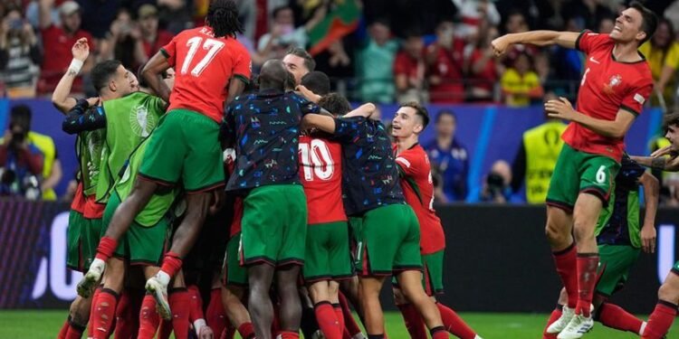 Gagalkan 3 Penalti Slovenia, Diogo Costa Antar Portugal ke Perempat Final Euro 2024