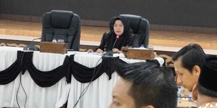 Rapat Paripurna DPRD Bontang: Siti Yarra Tekankan Pentingnya Inovasi dalam Pelayanan Publik