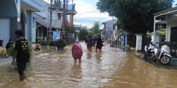 Hujan Deras Seharian hingga Jebolnya Turap Sungai, Komplek Bontang Permai Kebanjiran