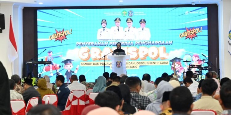 Kunjungi Bontang, Gubernur Kaltim Serahkan Bantuan Program Gaspol