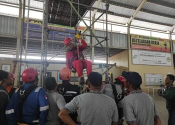 Puluhan Tenaga Kerja Lokal Bontang Dilatih Bekerja di Area Ketinggian