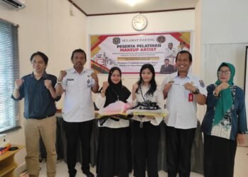 Cetak Wirausaha Baru, Puluhan Kaum Hawa di Bontang Dibekali Keterampilan Make Up
