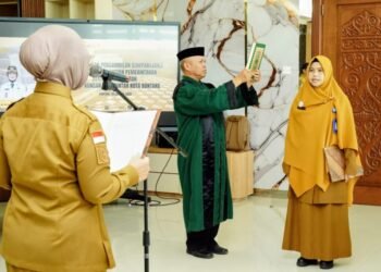 Neni Moerniaeni Lantik Yuti Nurhayati sebagai Kabag Pemerintahan Setda Bontang