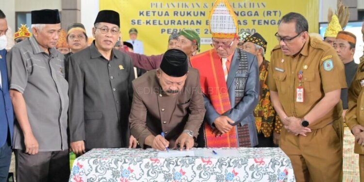 60 Perangkat RT Berbas Tengah Resmi Dilantik, Pemkot Dorong Sinergi dan Pelayanan Prima