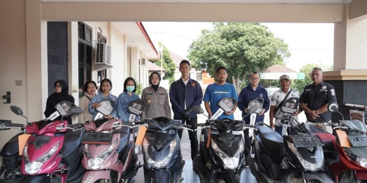 Polres Bontang Kembalikan Tujuh Motor Milik Korban Pencurian