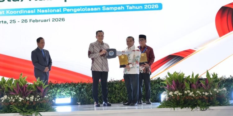 Raih Peringkat 5 Kota Bersih Regional Kalimantan, Pemkot Bontang Terima Penghargaan dari KLHK