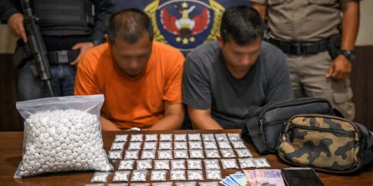 Polisi Bongkar Peredaran Pil LL di Guntung, Dua Pria Diamankan