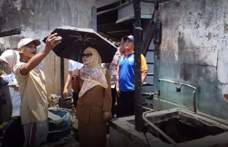 Wali Kota Neni Tinjau Lokasi Kebakaran di Berbas Tengah, Salurkan Bantuan dan Siapkan Hunian Sementara