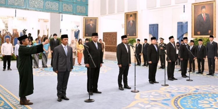 Reshuffle Pemerintahan, Prabowo Resmi Lantik Hanif Faisol dkk
